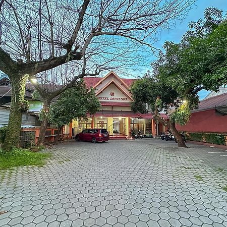Hotel Dewi Sri Redpartner Yogyakarta Eksteriør billede