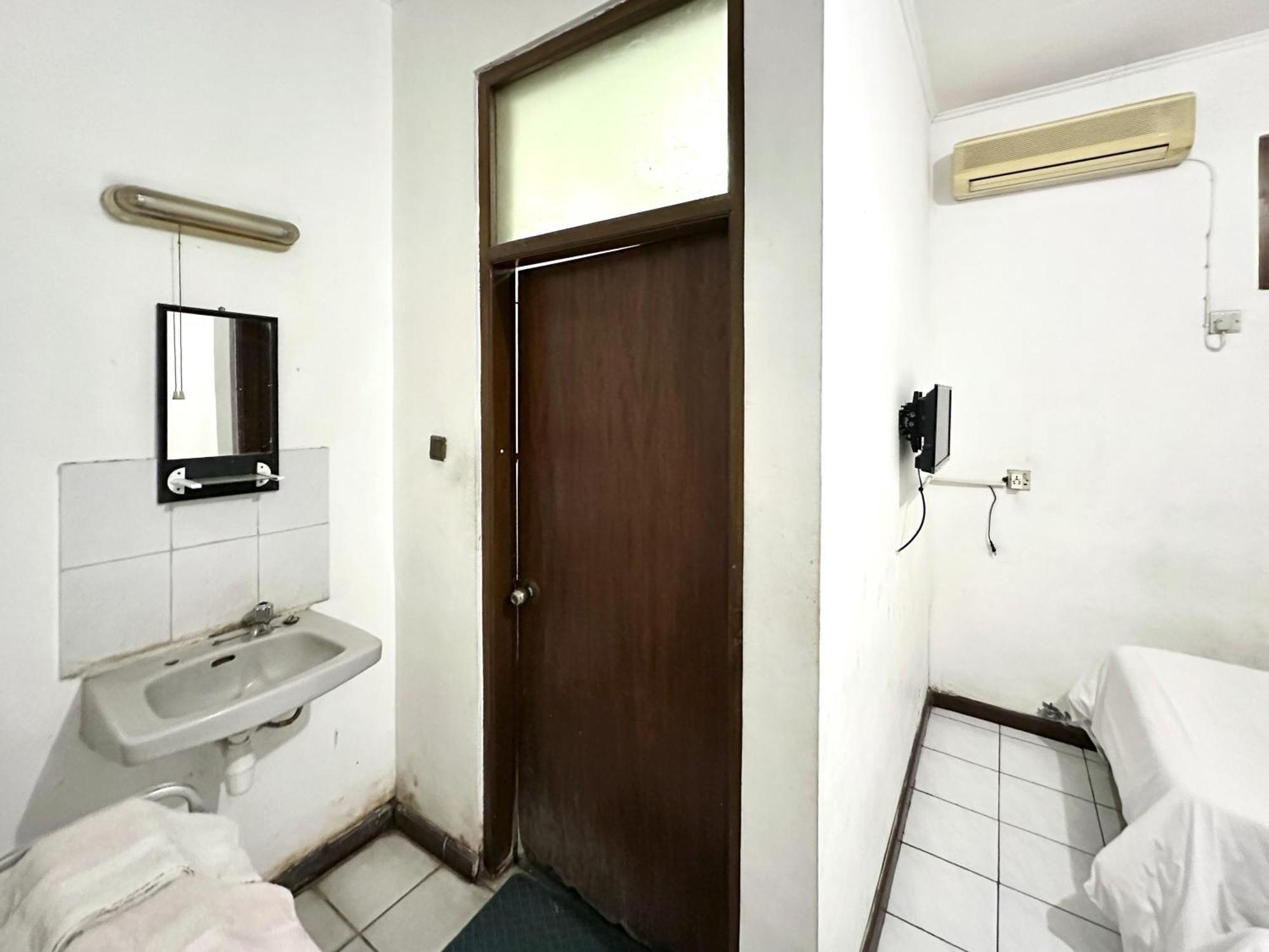 Hotel Dewi Sri Redpartner Yogyakarta Eksteriør billede