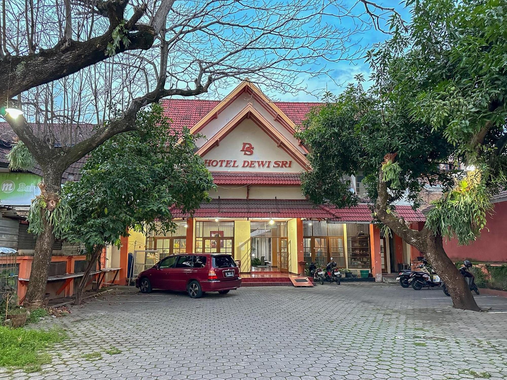 Hotel Dewi Sri Redpartner Yogyakarta Eksteriør billede