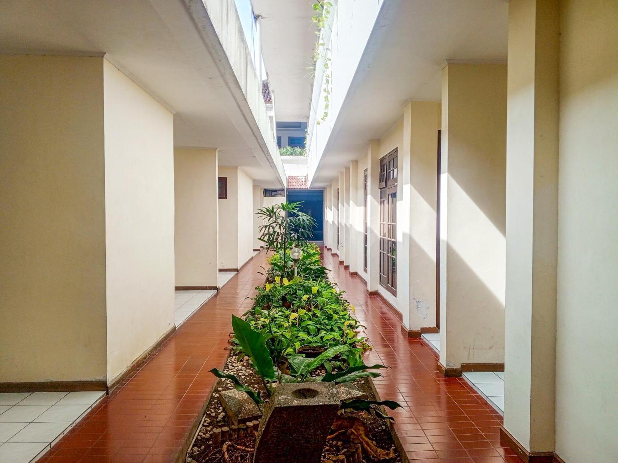 Hotel Dewi Sri Redpartner Yogyakarta Eksteriør billede
