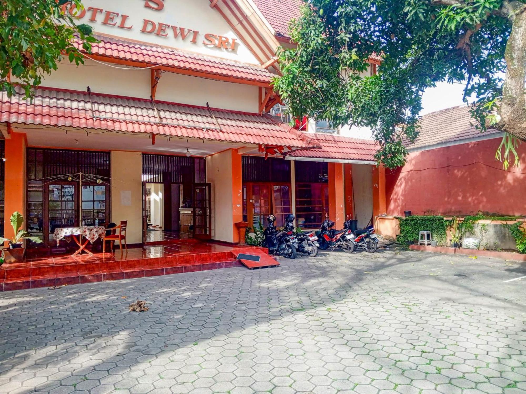 Hotel Dewi Sri Redpartner Yogyakarta Eksteriør billede