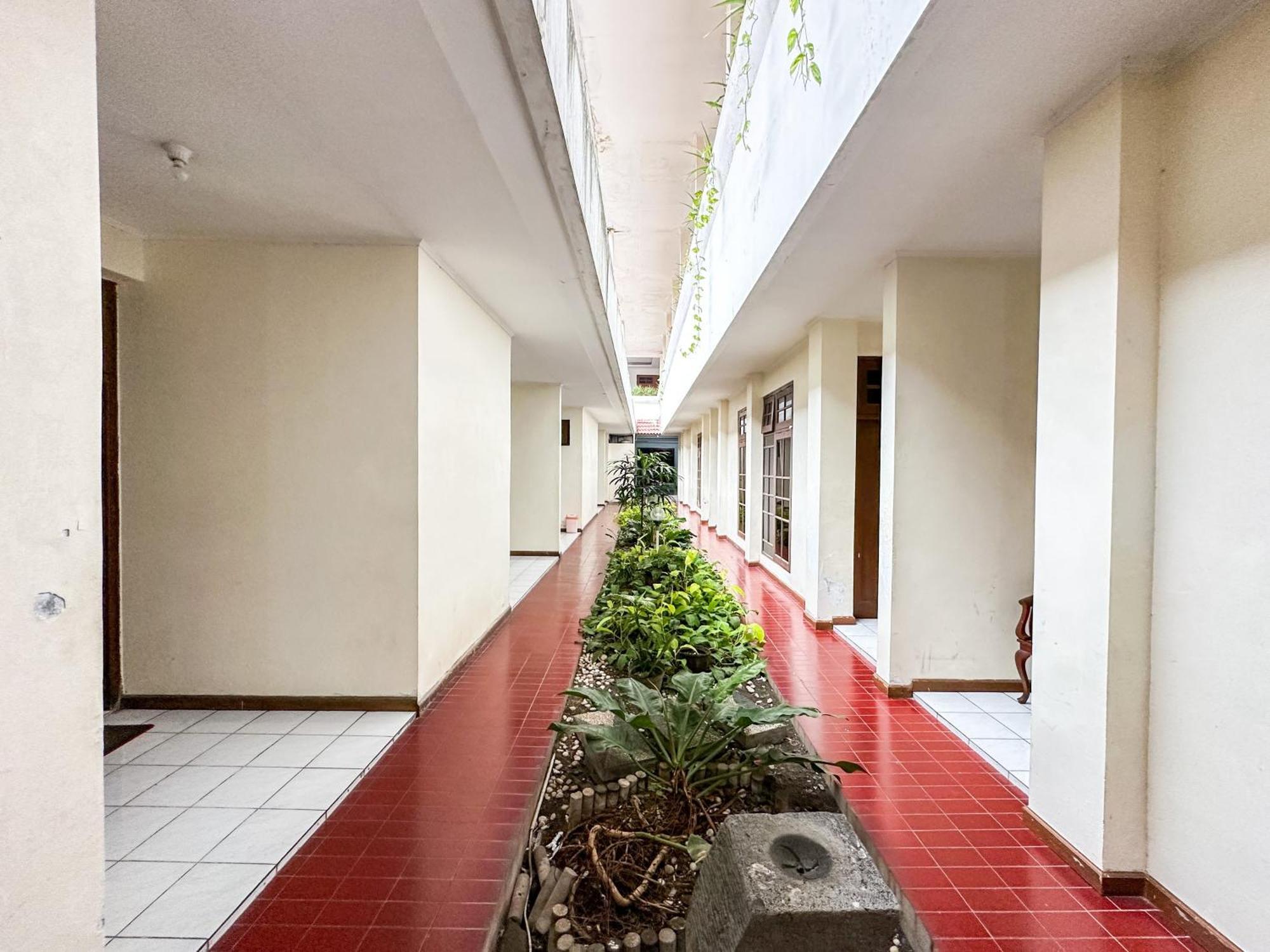 Hotel Dewi Sri Redpartner Yogyakarta Eksteriør billede
