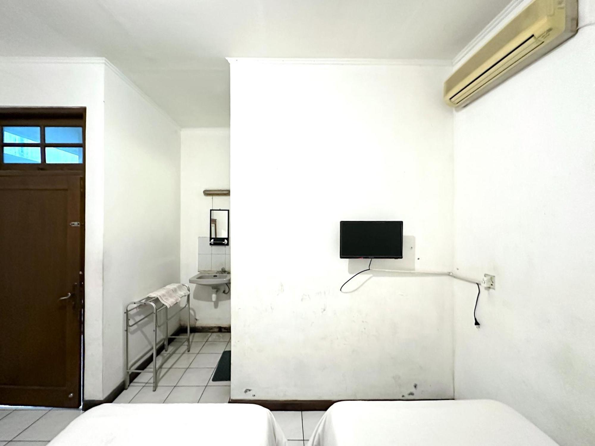 Hotel Dewi Sri Redpartner Yogyakarta Eksteriør billede