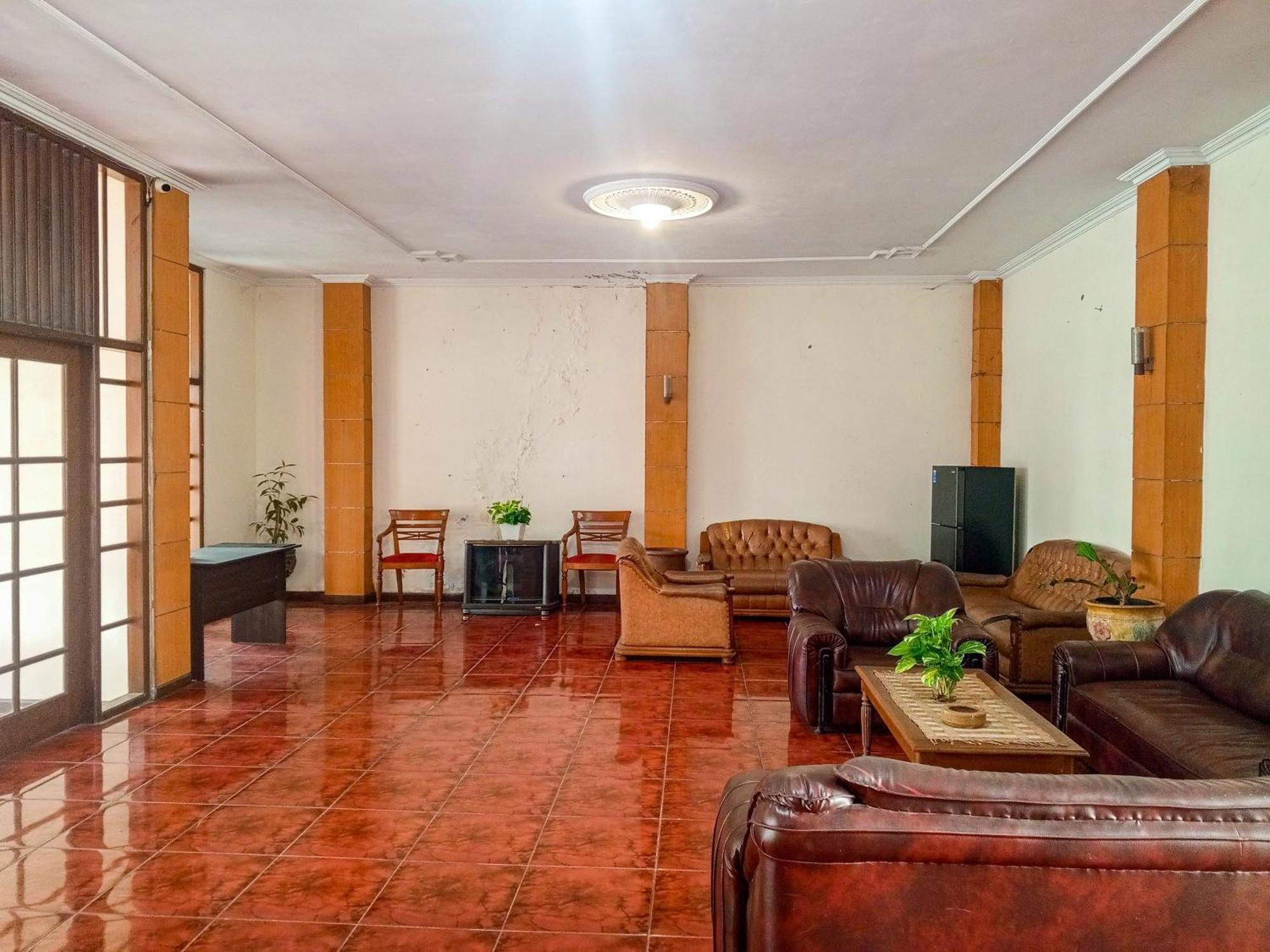 Hotel Dewi Sri Redpartner Yogyakarta Eksteriør billede