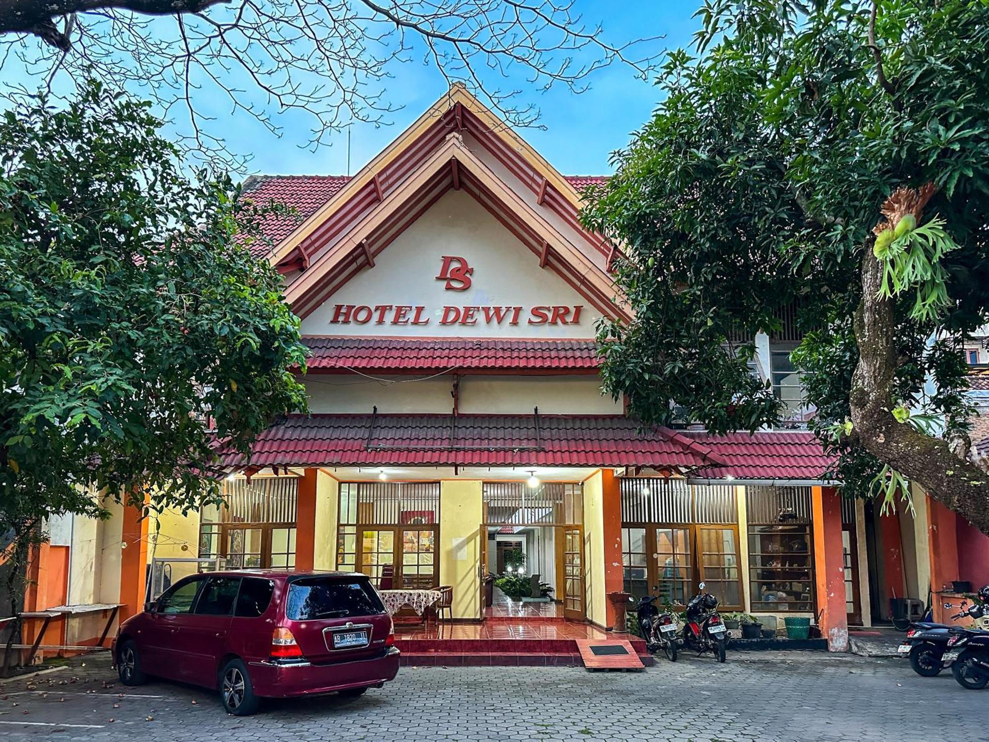 Hotel Dewi Sri Redpartner Yogyakarta Eksteriør billede