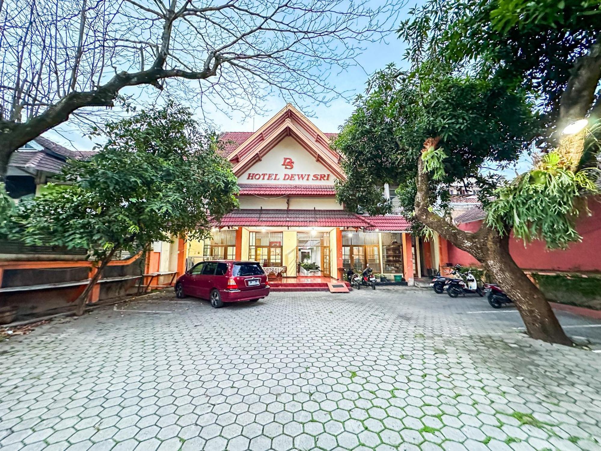 Hotel Dewi Sri Redpartner Yogyakarta Eksteriør billede