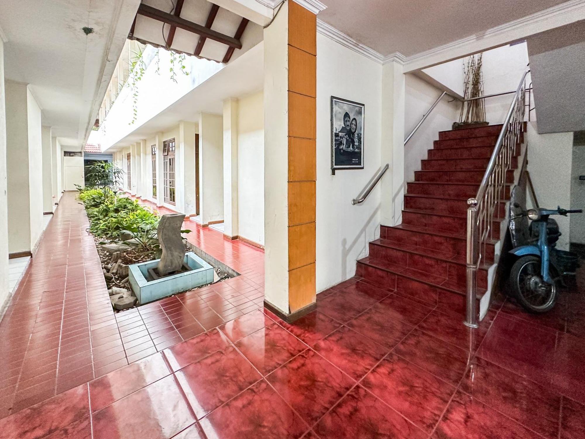 Hotel Dewi Sri Redpartner Yogyakarta Eksteriør billede