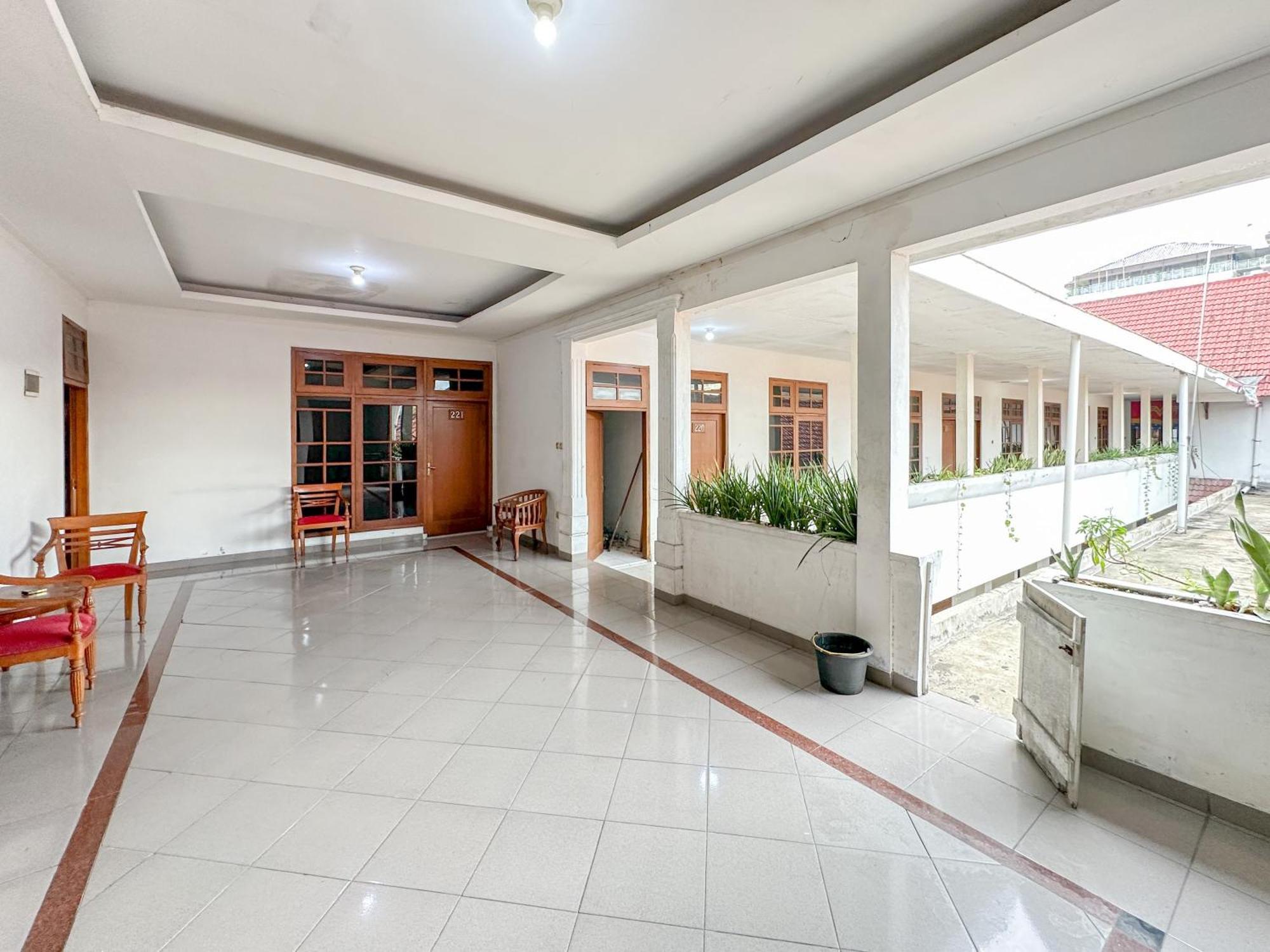 Hotel Dewi Sri Redpartner Yogyakarta Eksteriør billede