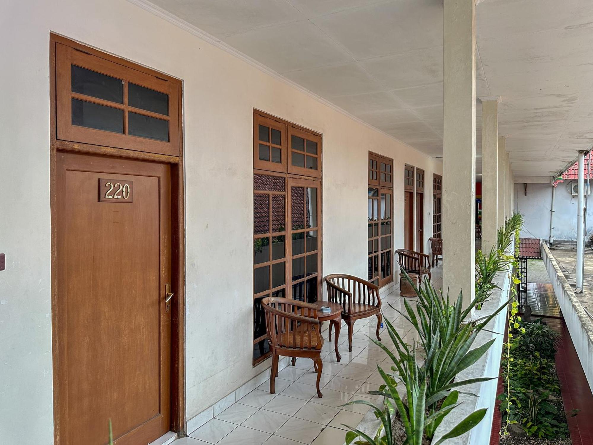 Hotel Dewi Sri Redpartner Yogyakarta Eksteriør billede
